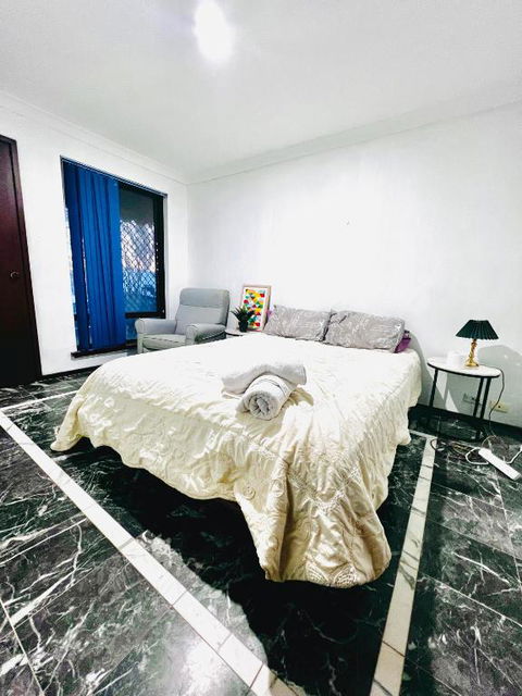 Affordable Beautiful Queen Bedroom Near City Swan River Fremantle University - South Australia Travel 0