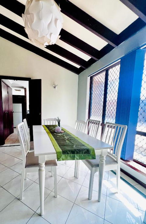 Affordable Beautiful Queen Bedroom Near City Swan River Fremantle University - South Australia Travel 3