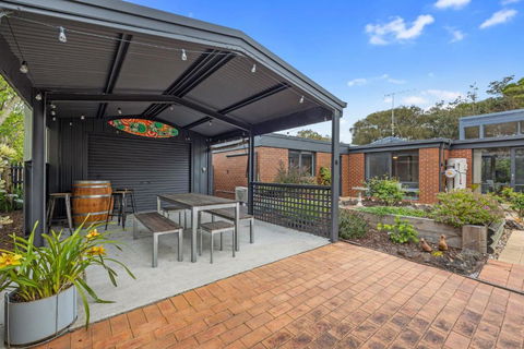 A Sand And Sea Retreat - 150m From Beach, Pet Friendly - South Australia Travel 1