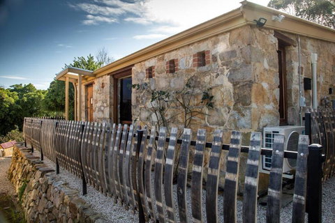 A Romantic Uraidla Studio - South Australia Travel 0