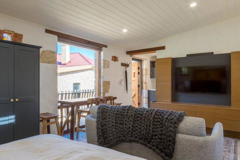 A Romantic Uraidla Studio - South Australia Travel 1