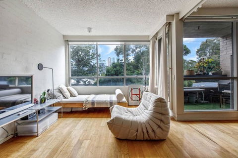 Albert Park Hideaway - A Peaceful Leafy Locale - South Australia Travel 0