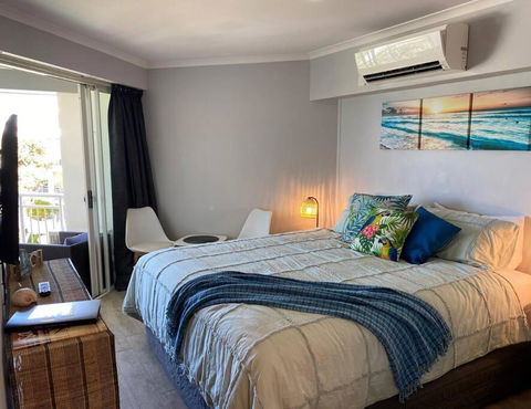 Alex Heads Beachfront Resort King Bed Studio Room - South Australia Travel 1