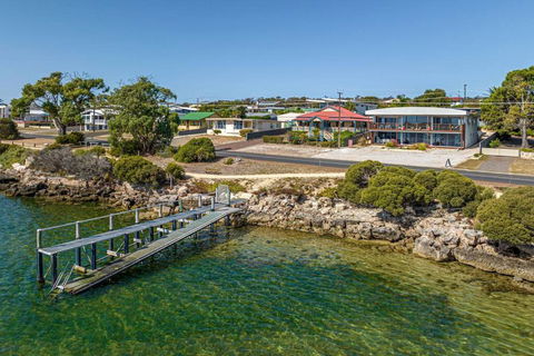 Almonta Apartments On The Water Front - South Australia Travel 1