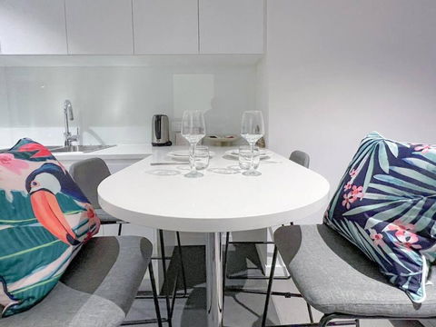 Amazing 2 Bedroom In CBD! - South Australia Travel 3