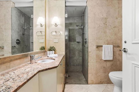 Amazing Apartment In Sydney CBD With Rooftop Pool - South Australia Travel 4