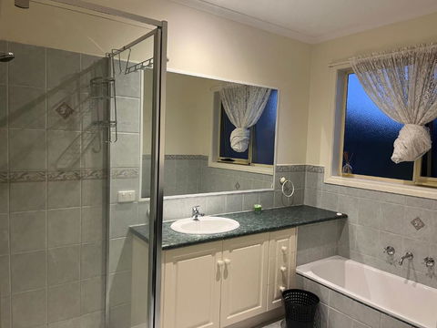 Amazing Private Bedrooms In Doncaster East Near School - South Australia Travel 3