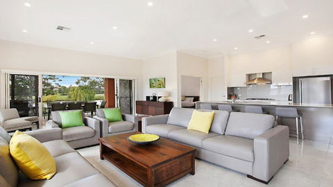 Amber Lakes - The Vintage - South Australia Travel 1