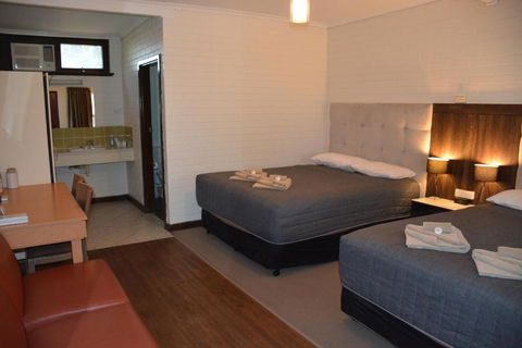 Angaston Vineyards Motel - South Australia Travel 4