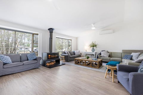 Anglesey - Pet Friendly With Pool & Tennis Court - 4 Mins Walk To Beach - South Australia Travel 2