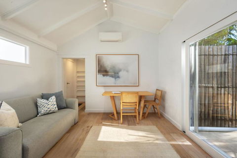 Apollo Studio - South Australia Travel 1