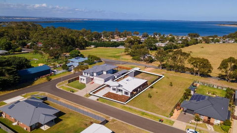 Aqua Views - South Australia Travel 1