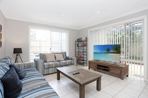 Aquarius Townhouse - South Australia Travel 1