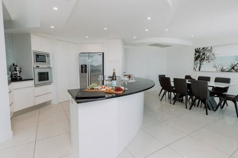 Aquavista Penthouse - Stunning 180 Views - South Australia Travel 4