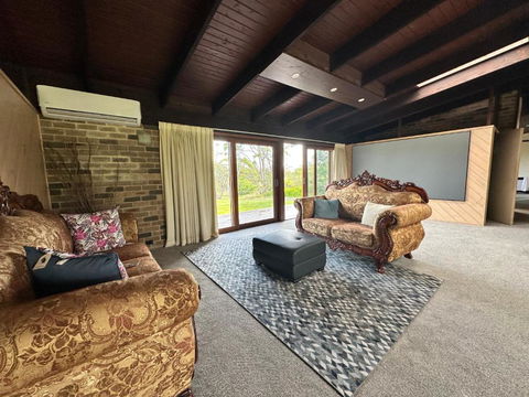 Arcadia Stunning Manor Tennis & Pool & Hottub - South Australia Travel 1