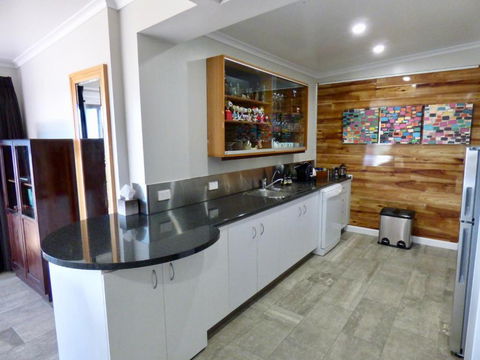 ArtHOUSE Beachfront Accommodation - South Australia Travel 3
