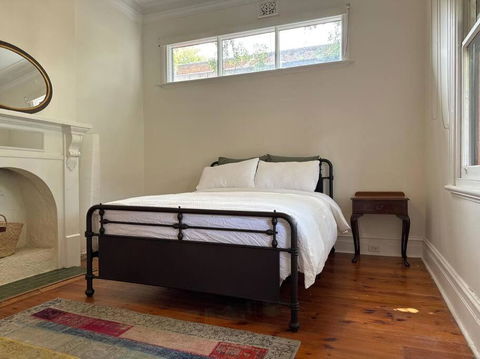 Artsy North Melbourne 2-Bedder - South Australia Travel 2