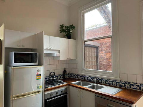 Artsy North Melbourne 2-Bedder - South Australia Travel 3