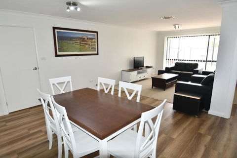 Ascot Gardens Serviced Apartments - South Australia Travel 0