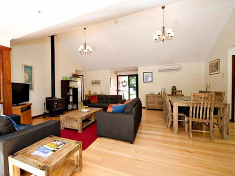 Ashleigh - In Town - Margaret River - South Australia Travel 1