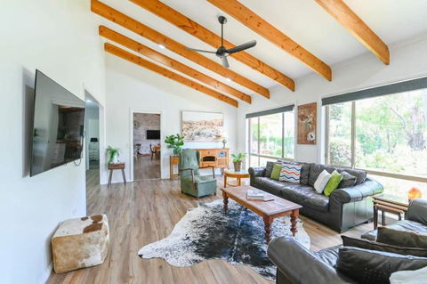 Aspen Abode - CBD, Fireplace, BBQ, 3 Smart TVs - South Australia Travel 1