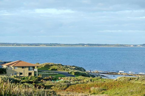Augusta Beachfront - Watch The Whales Go By - South Australia Travel 0