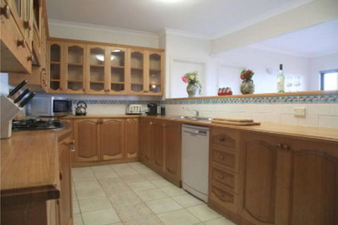 Augusta Beachfront - Watch The Whales Go By - South Australia Travel 2