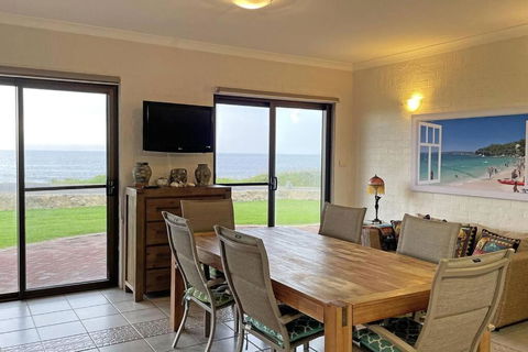 Augusta Beachfront - Watch The Whales Go By - South Australia Travel 3