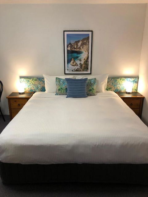 Avaleen Lodge Motor Inn - South Australia Travel 3