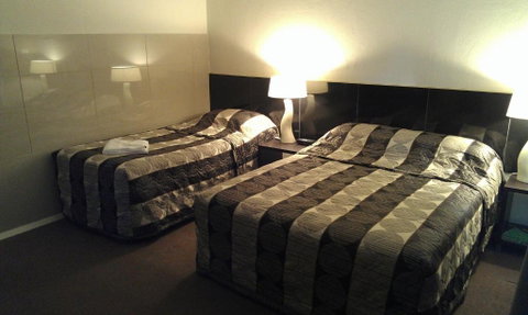 Avalon Motel - South Australia Travel 0