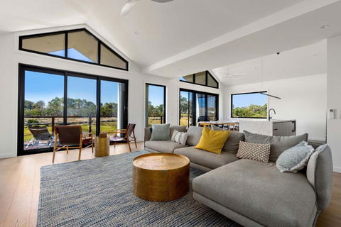 Awakening Broadbeach - Wifi, Linen - South Australia Travel 0