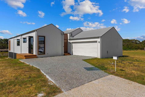 Awakening Broadbeach - Wifi, Linen - South Australia Travel 1