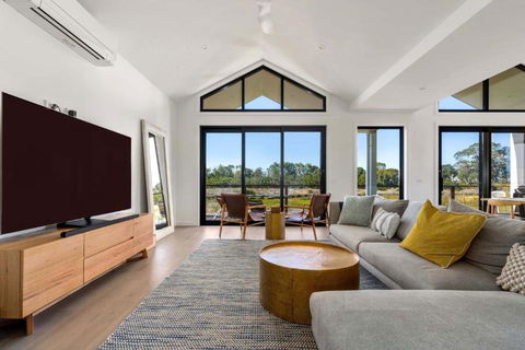 Awakening Broadbeach - Wifi, Linen - South Australia Travel 3