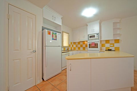 At Beach Court Holiday Villas - South Australia Travel 4