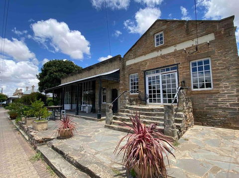 Auburn Garden Suites - South Australia Travel 1