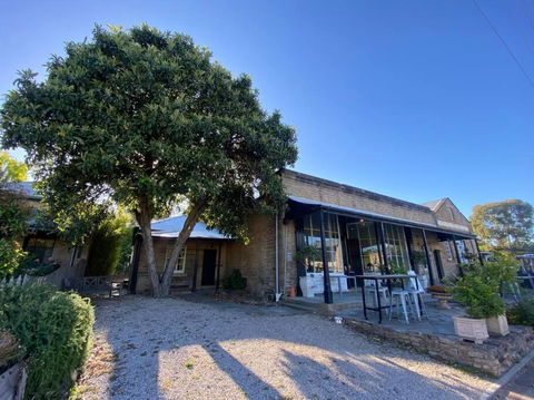 Auburn Garden Suites - South Australia Travel 3