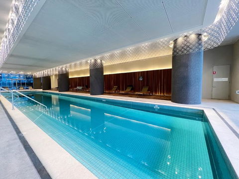 Astonishing Southbank Pearl Tower Residences Near Crown Casino - South Australia Travel 2