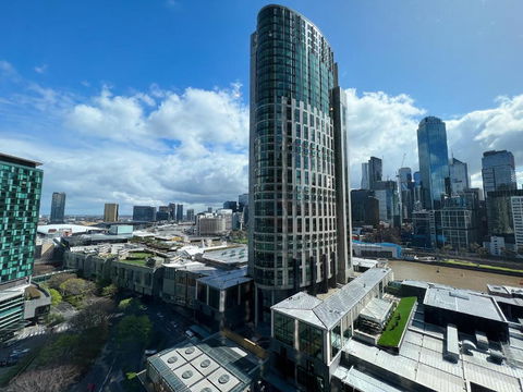 Astonishing Southbank Pearl Tower Residences Near Crown Casino - South Australia Travel 1