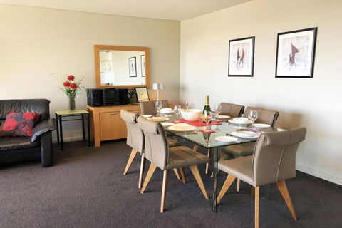 Bayview Apartments, 11,42 Stockton Street - Three Bedroom Unit In The Heart Of Town With Air Con, Lift And Secure Parking - South Australia Travel 3