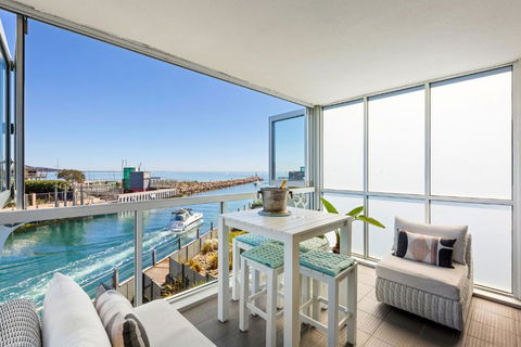 Azure Bliss Luxe With Water Views Walk To Beach - South Australia Travel 0