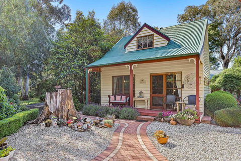 Ballarat Cottages - South Australia Travel 1