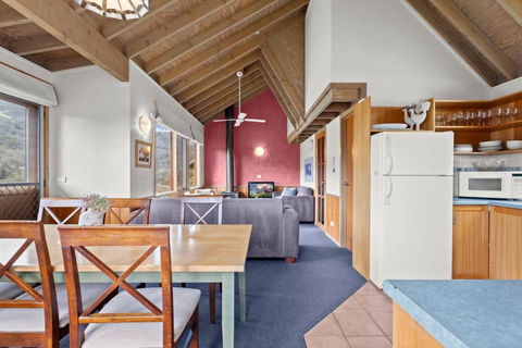 Banjo 1 Townhouse Two Bedroom And Loft With Wrap Around Mountain Views - South Australia Travel 4