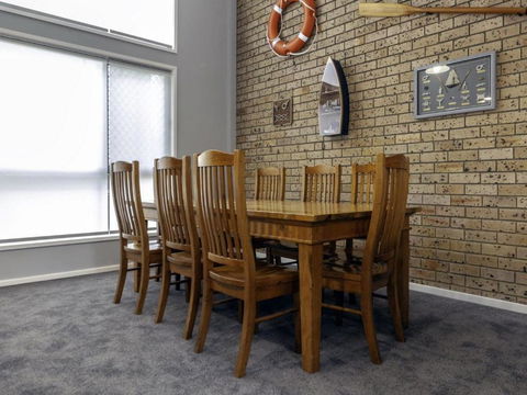 Bay Parklands 4, 2 Gowrie Avenue - Pool & Tennis Court - South Australia Travel 3