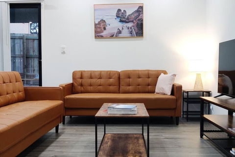 BAYWATER RETREAT- WALK TO WATER - QUIET STREET - CENTRAL TO BRISBANE CITY GOLD COAST AND SUNSHINE COASt! - South Australia Travel 0