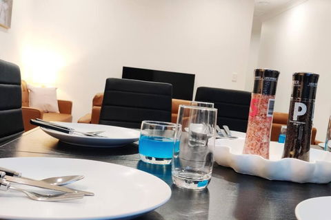 BAYWATER RETREAT- WALK TO WATER - QUIET STREET - CENTRAL TO BRISBANE CITY GOLD COAST AND SUNSHINE COASt! - South Australia Travel 4