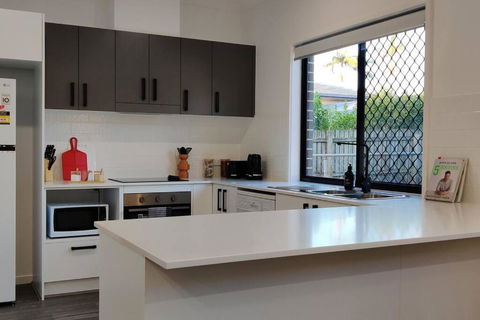 BAYWATER RETREAT- WALK TO WATER - QUIET STREET - CENTRAL TO BRISBANE CITY GOLD COAST AND SUNSHINE COASt! - South Australia Travel 2