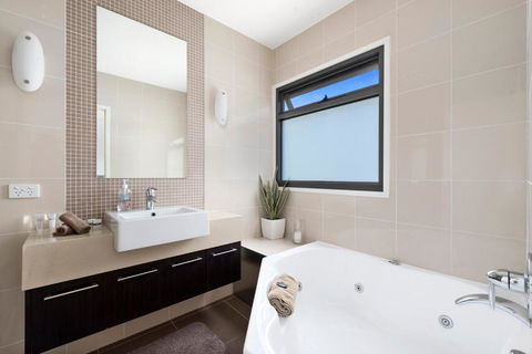 Beach And Reef Townhouse - South Australia Travel 3