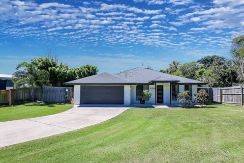 Beach & Boats Agnes Water - South Australia Travel 2