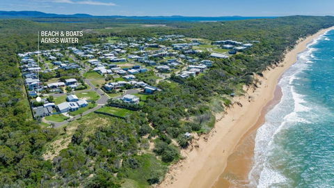 Beach & Boats Agnes Water - South Australia Travel 3