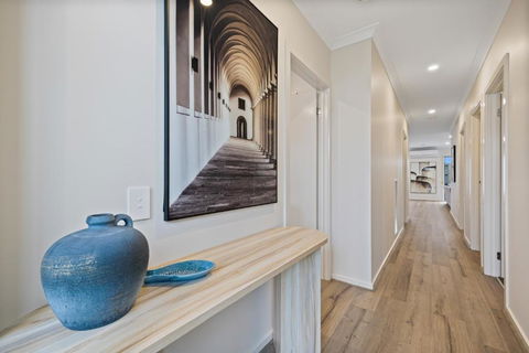 Ballarat Modern Oasis, Stylish 3 Bedroom 2 Bathroom Retreat, Newly Build, New Appliances, Beds And Furniture, Walking Distance To Shopping Mall - South Australia Travel 1